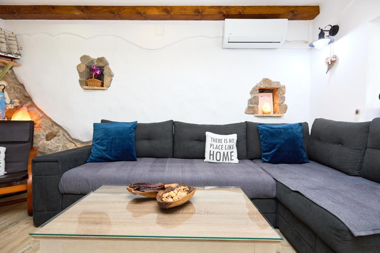 Apartment Stone House Biskup Babino Polje